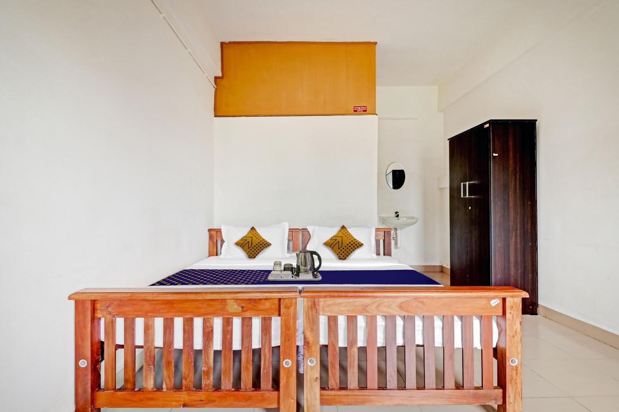 Spot On Jayesh Guest House Nashik Eksteriør billede