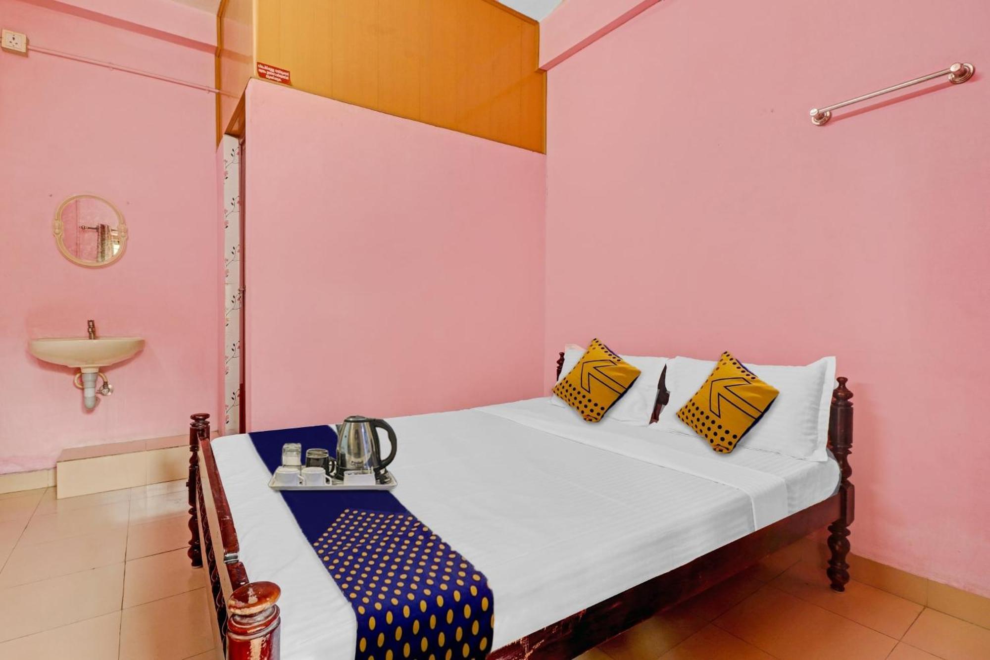 Spot On Jayesh Guest House Nashik Eksteriør billede