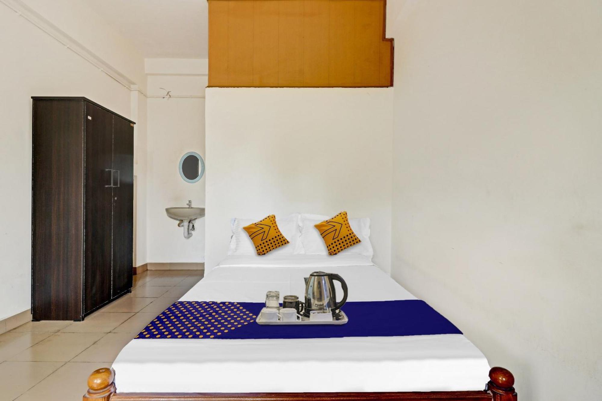 Spot On Jayesh Guest House Nashik Eksteriør billede