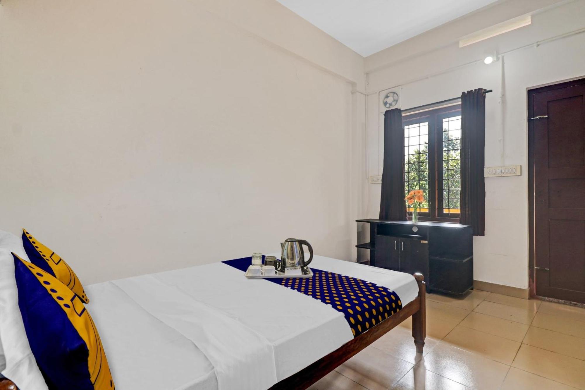 Spot On Jayesh Guest House Nashik Eksteriør billede