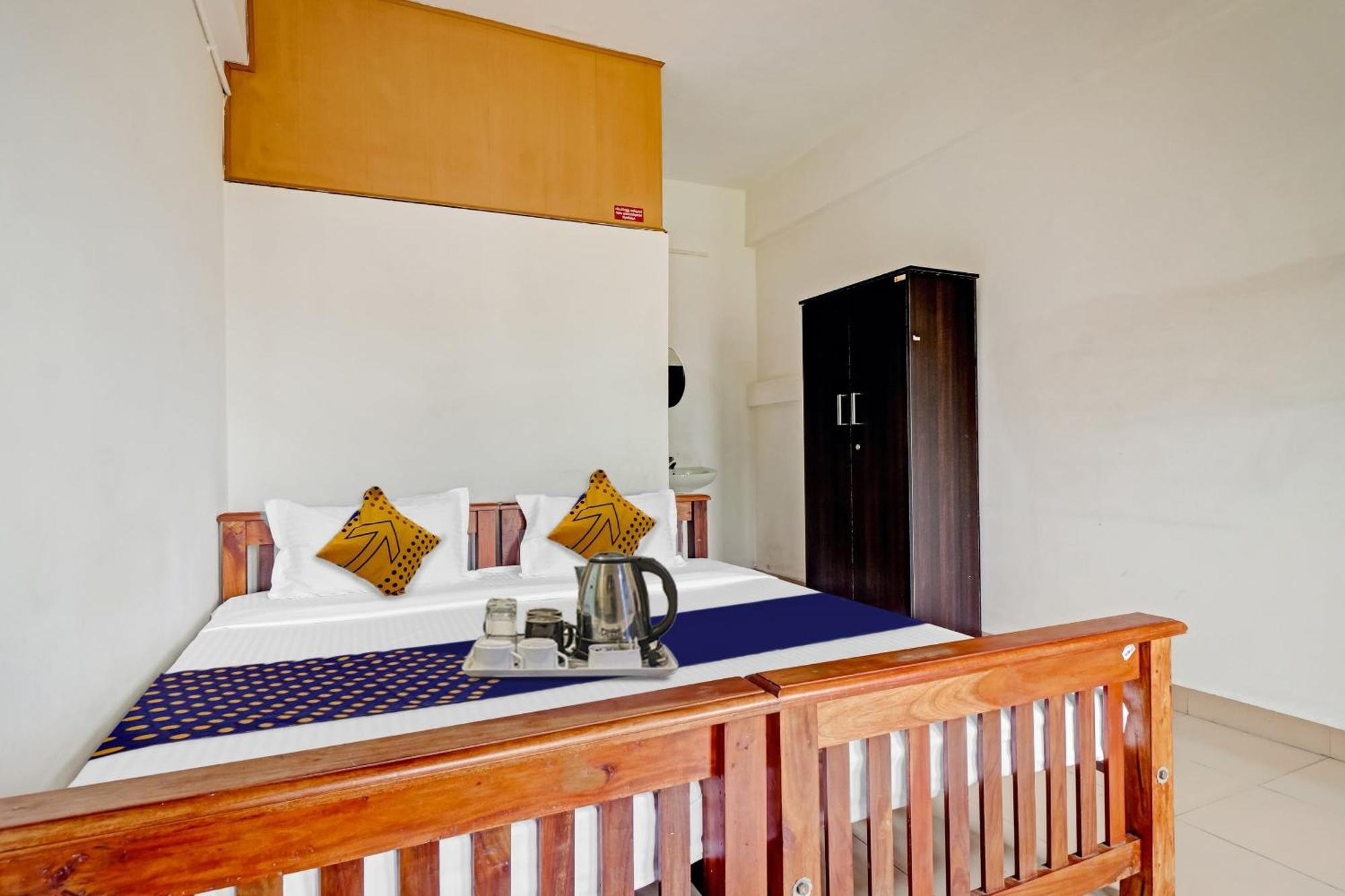 Spot On Jayesh Guest House Nashik Eksteriør billede